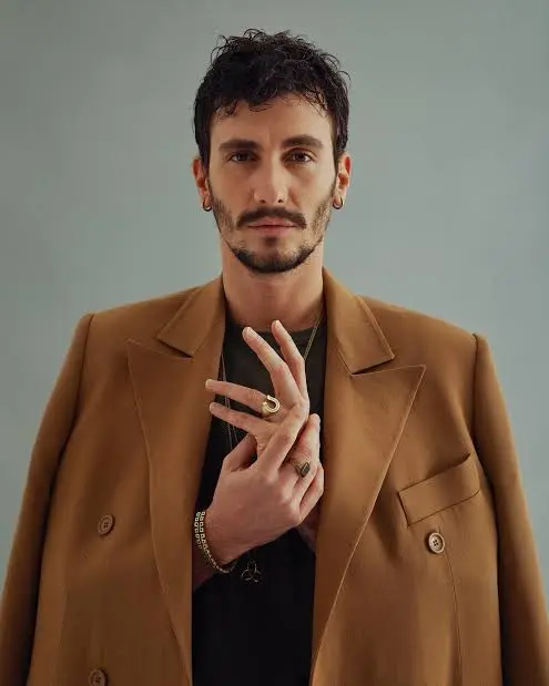 Bertan Asllani Biography: Wife, Age, Net Worth, Movies, TV Shows, Parents, Height, Songs Bertan Asllani Biography: Wife, Age, Net Worth, Movies, TV Shows, Parents, Height, Songs
