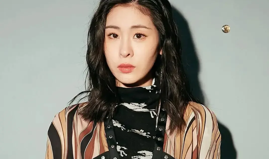 Zhang Bichen Biography: Age, Husband, Daughter, Net Worth, Songs, Albums, Height, Parents Zhang Bichen Biography: Age, Husband, Daughter, Net Worth, Songs, Albums, Height, Parents