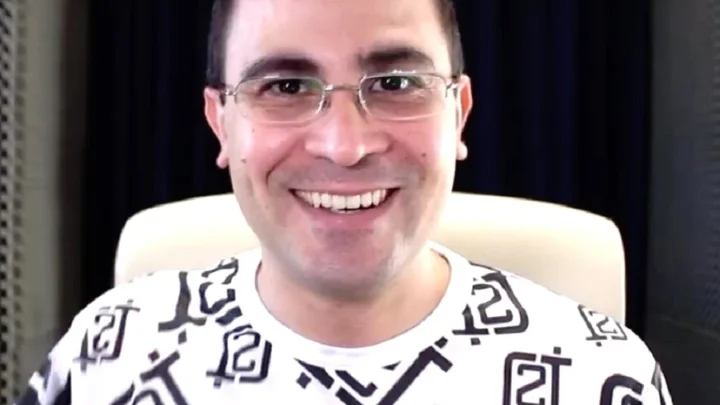 2J (YouTuber) Biography: Net Worth, Siblings, Height, Wife, Age, Parents, Real Name