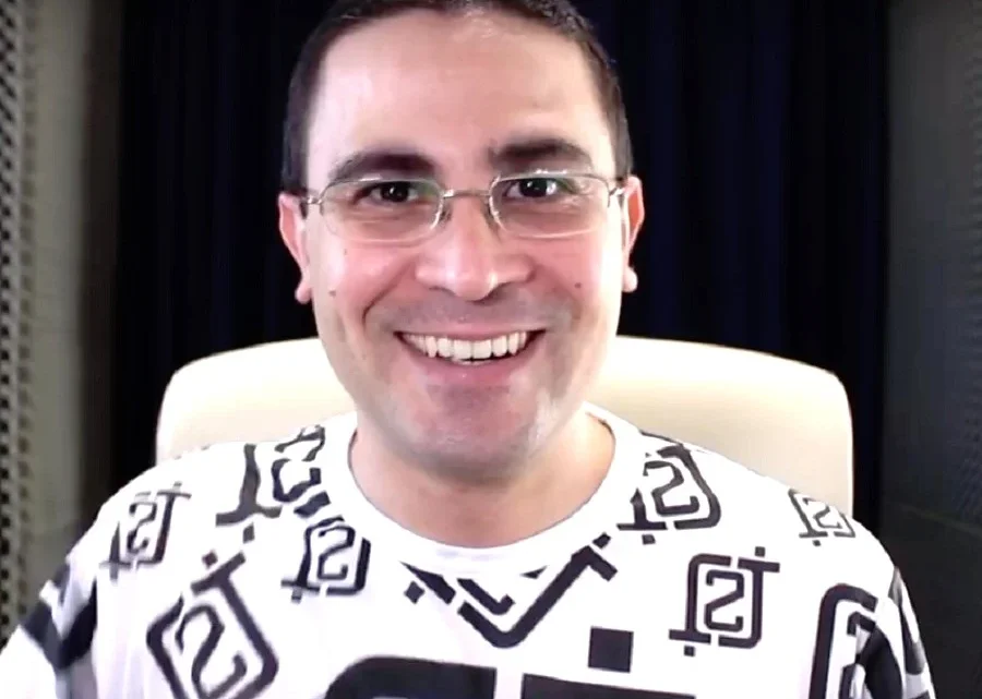 2J (YouTuber) Biography: Net Worth, Siblings, Height, Wife, Age, Parents, Real Name