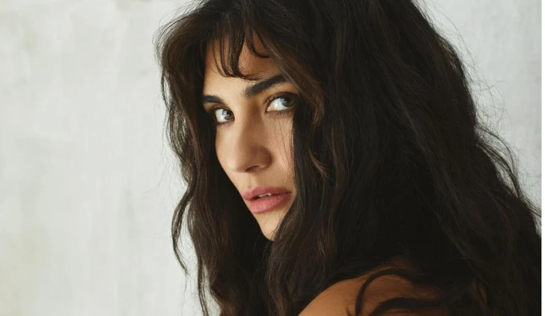 Tuba Büyüküstün Biography: Kids, Husband, Awards, Movies, Age, Net Worth, Siblings, Parents, TV Series