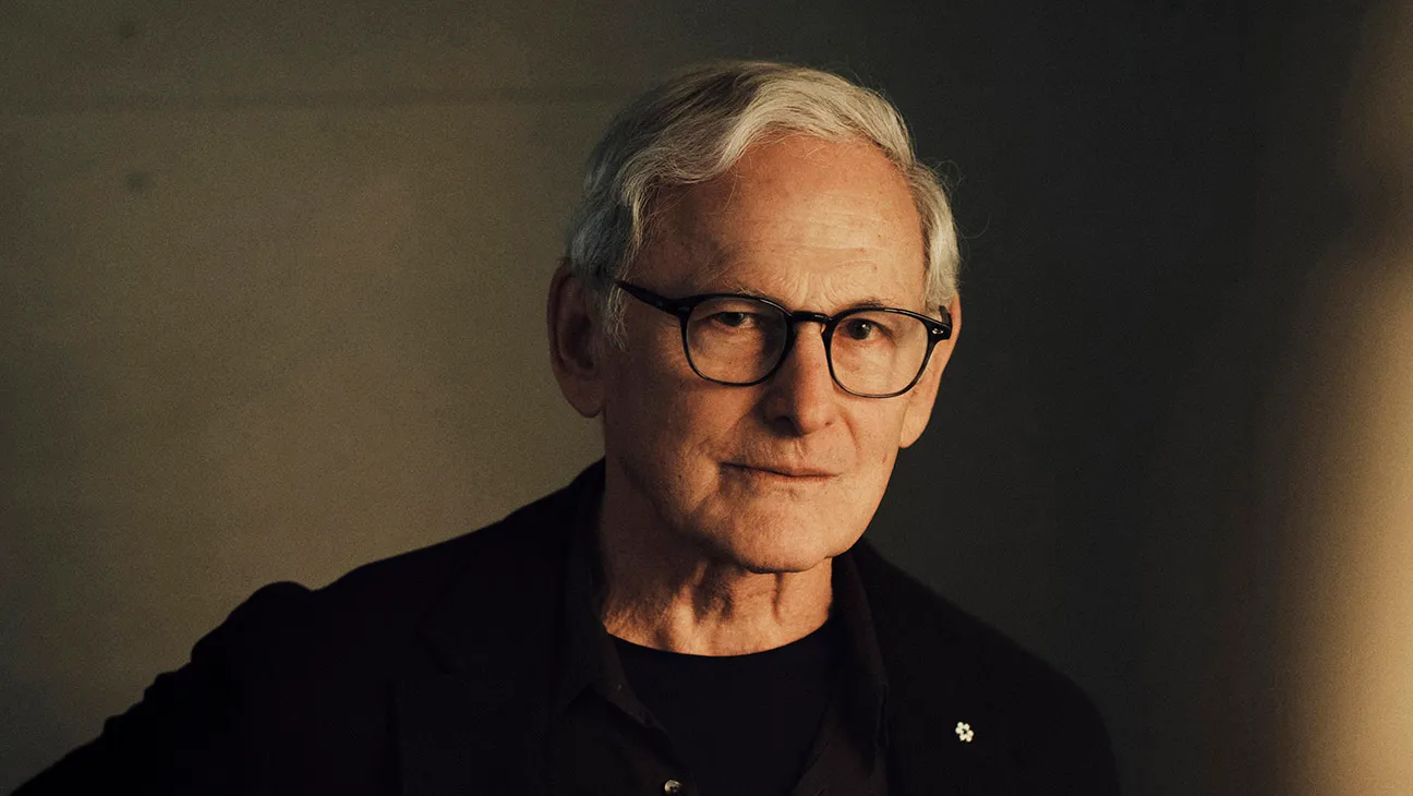 Victor Garber Photo