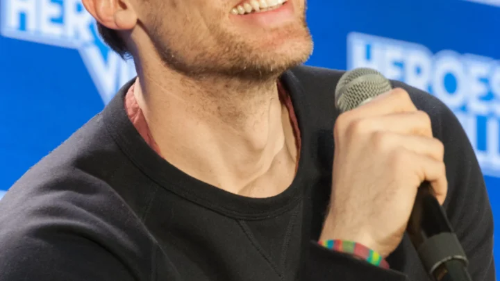 Teddy Sears Biography: Age, Net Worth, Siblings, Parents, Awards, Child, Movies, Wife