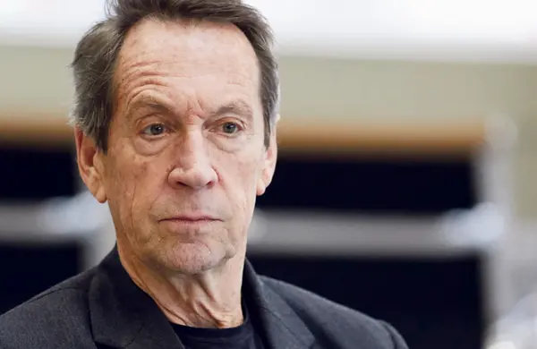 Jonathan Hyde Biography: Age, Net Worth, Spouse, Height, Wiki, Parents, Siblings, Children, Movies