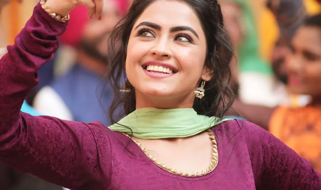 Simi Chahal Biography: Age, Movies, Net Worth, Height, Boyfriend, Family, Instagram