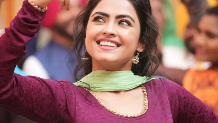 Simi Chahal Biography: Age, Movies, Net Worth, Height, Boyfriend, Family, Instagram