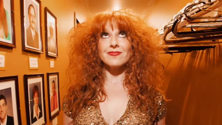 Julie Klausner Biography: Age, Husband, Net Worth, Comedy Shows, Podcast, Movies & TV Shows