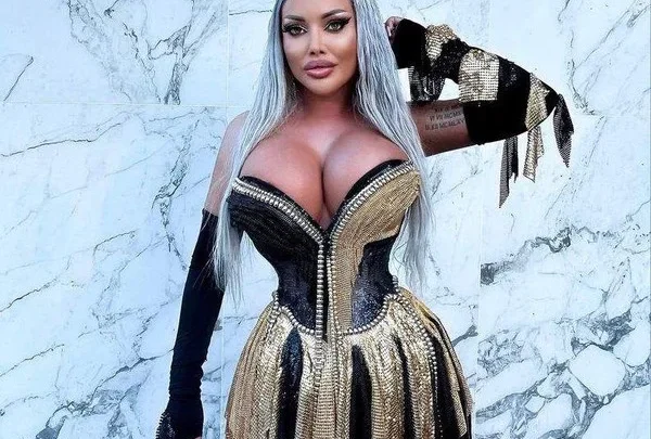 Loredana Chivu Biography: Nude Pictures, Height, Ethnicity, Age, Net Worth, Instagram
