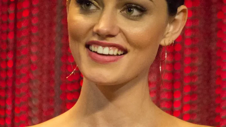 Phoebe Tonkin Biography: Height, Ethnicity, Age, Net Worth, Siblings, Parents, Awards, Movies, Husband