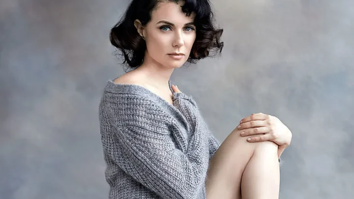 Mia Kirshner Biography: Books, Partner, Movies, Height, Ethnicity, Age, Net Worth, Siblings, Parents