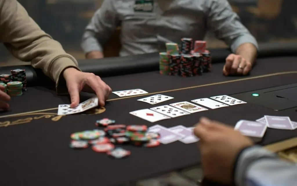 How To Read the Poker Board