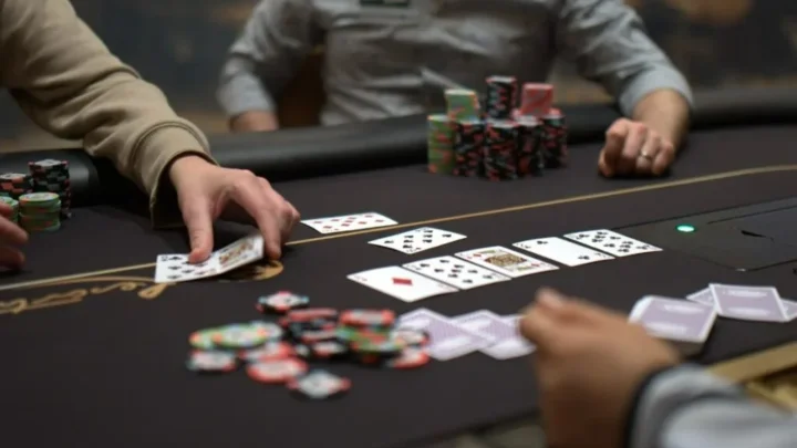 How To Read the Poker Board