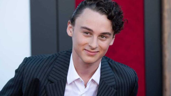 Wyatt Oleff Biography: Age, Girlfriend, Movies, Net Worth, Height, Parents, TV Shows, Instagram