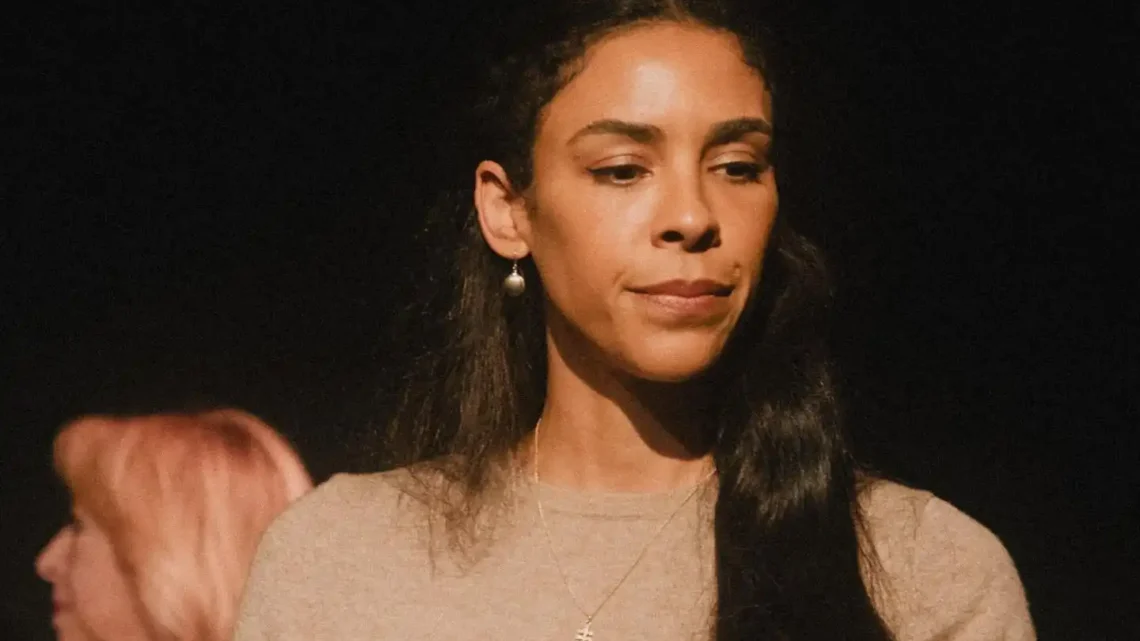 Alice Hunter Biography: Height, Ethnicity, Age, Net Worth, Brother, Parents, Boyfriend, Movies Alice Hunter Biography: Height, Ethnicity, Age, Net Worth, Brother, Parents, Boyfriend, Movies