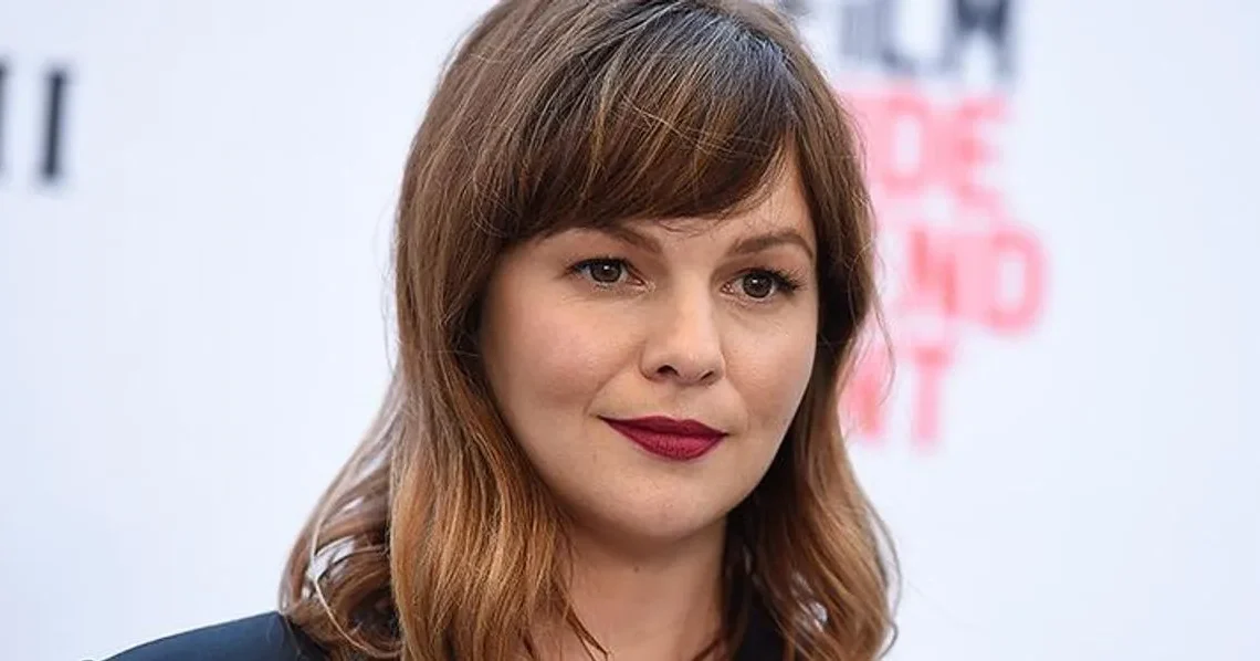 Amber Tamblyn Biography: Books, Height, Awards, Child, Husband, Movies, Ethnicity, Age, Net Worth, Siblings, Parents