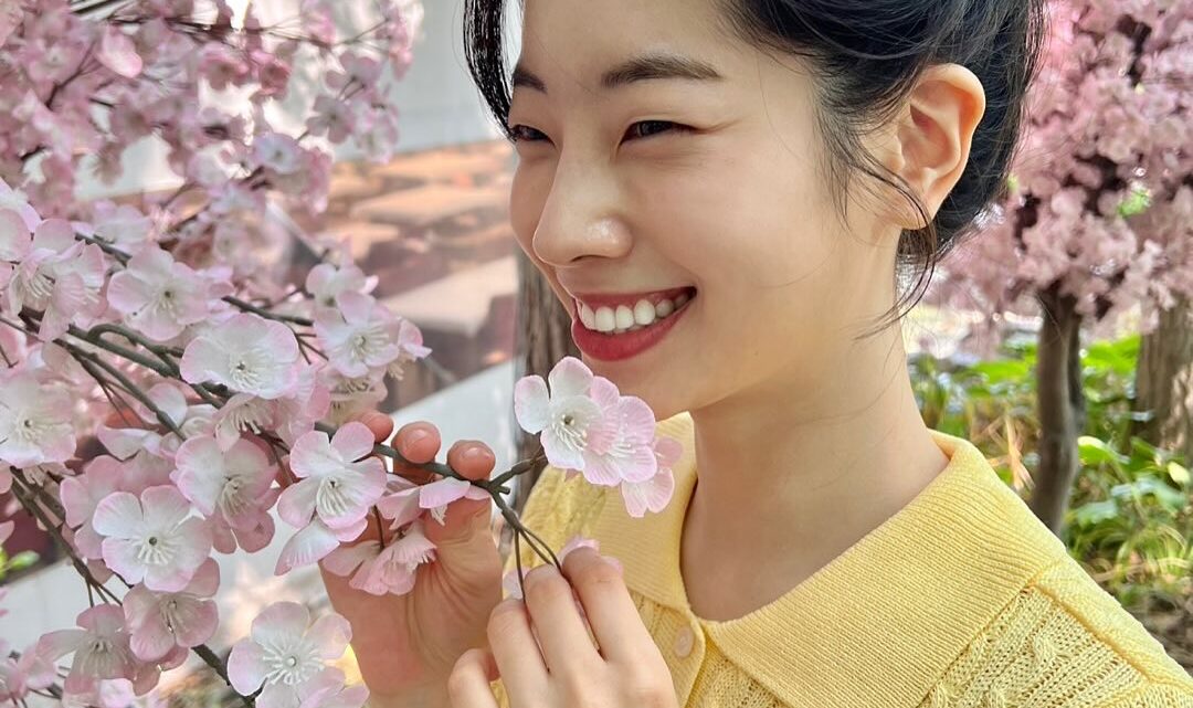 Dahyun Biography: Age, Groups, Net Worth, Siblings, Height, Songs, Films, Pictures Dahyun Biography: Age, Groups, Net Worth, Siblings, Height, Songs, Films, Pictures