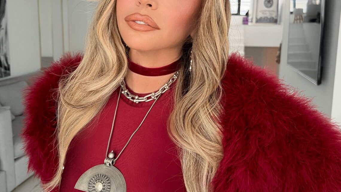 Ema Uta Biography: Age, Net Worth, Height, Brother, Boyfriend, Parents, Brands Ema Uta Biography: Age, Net Worth, Height, Brother, Boyfriend, Parents, Brands