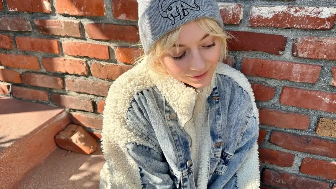 Emily Kinney Biography: Awards, Boyfriend, Height, Ethnicity, Age, Net Worth, Siblings, Parents, Movies, Music, Books Emily Kinney Biography: Awards, Boyfriend, Height, Ethnicity, Age, Net Worth, Siblings, Parents, Movies, Music, Books