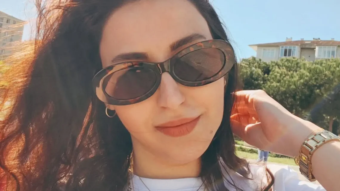 Onur Saylak’s wife Gözde Yılmaz Biography: Height, Ethnicity, Age, Net Worth, Siblings, Parents, Child, Husband Onur Saylak’s wife Gözde Yılmaz Biography: Height, Ethnicity, Age, Net Worth, Siblings, Parents, Child, Husband