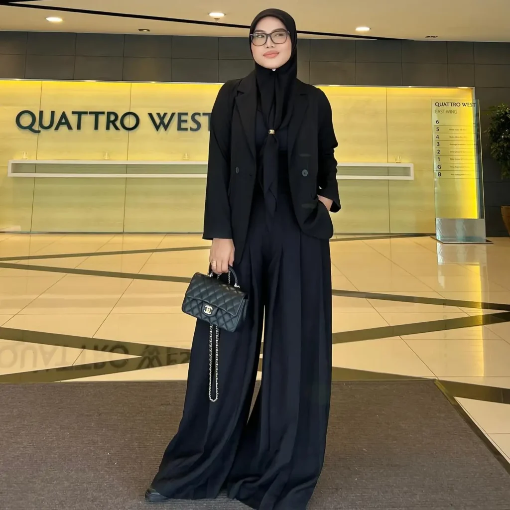 Watie Hanifiah Biography: Relationship, Ethnicity, Age, Net Worth, Sister, Parents, Awards