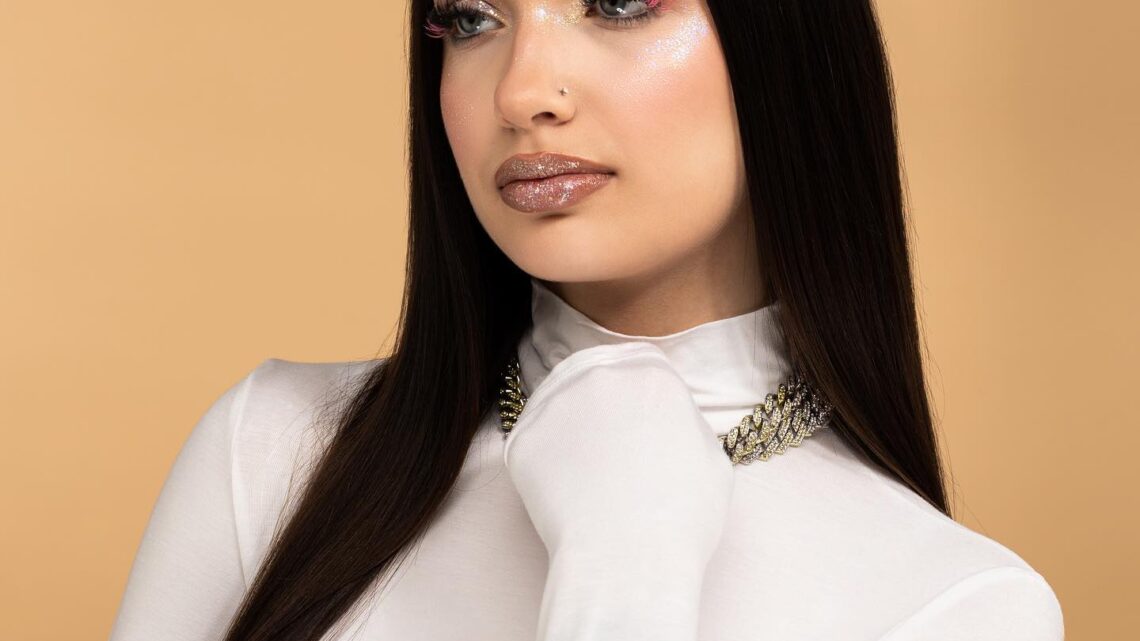 Viki Gabor Biography: Age, Music, Net Worth, Height, Awards, Boyfriend, Parents, Siblings Viki Gabor Biography: Age, Music, Net Worth, Height, Awards, Boyfriend, Parents, Siblings