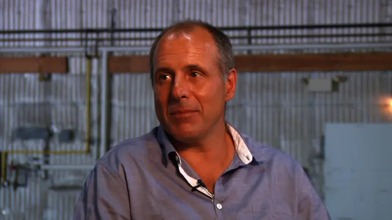 Simon Crane Biography: Age, Net Worth, Parents, Sibling, Instagram, Awards, Height, Wiki, Children, Wife