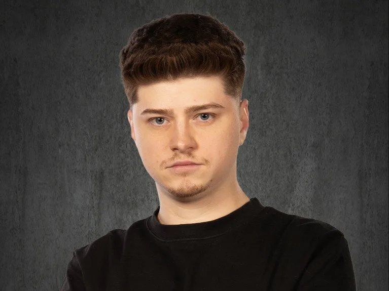 Iulian Lemnaru Biography: Girlfriend, Ethnicity, Age, Net Worth, Siblings, Parents, Films, TV Series