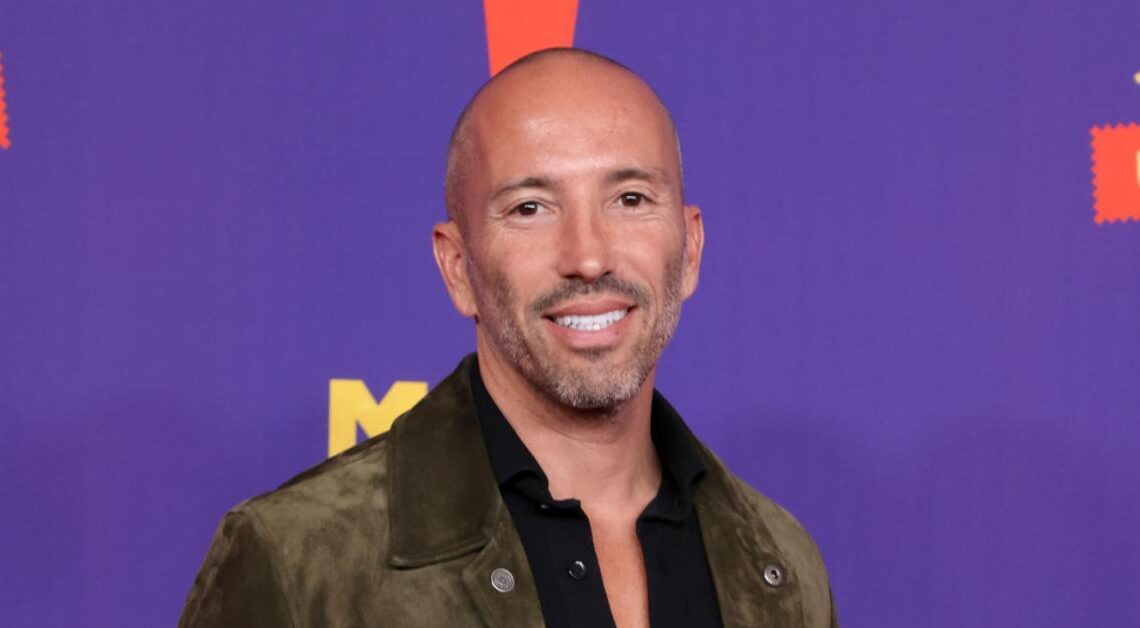 Jason Oppenheim Biography: Twin Brother, Sisters, Height, Ethnicity, Age, Net Worth, Siblings, Parents
