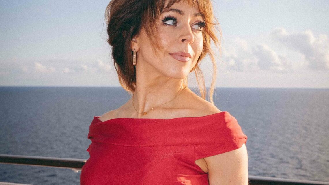 Lindsey Stirling Biography: Height, Books, Age, Songs, Net Worth, Films, Siblings, Parents, Awards Lindsey Stirling Biography: Height, Books, Age, Songs, Net Worth, Films, Siblings, Parents, Awards