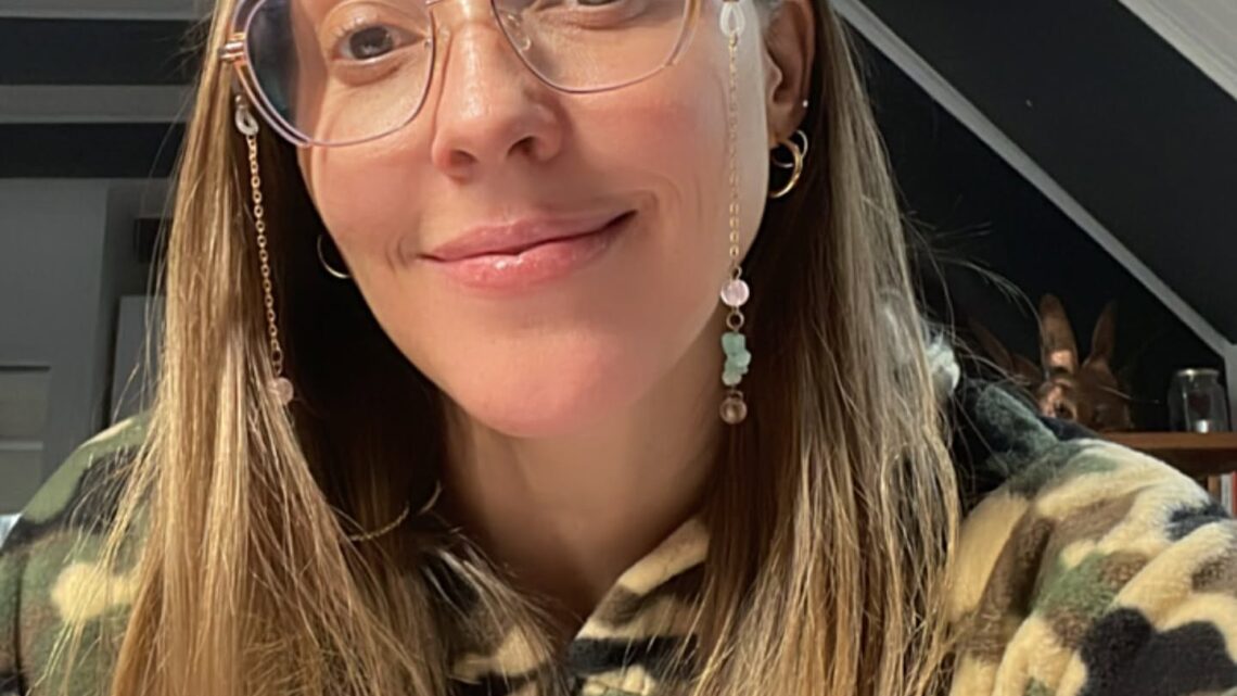 Maria Paz Jorquiera Biography: TV Series, Parents, Net Worth, Siblings, Height, Child, Films Maria Paz Jorquiera Biography: TV Series, Parents, Net Worth, Siblings, Height, Child, Films
