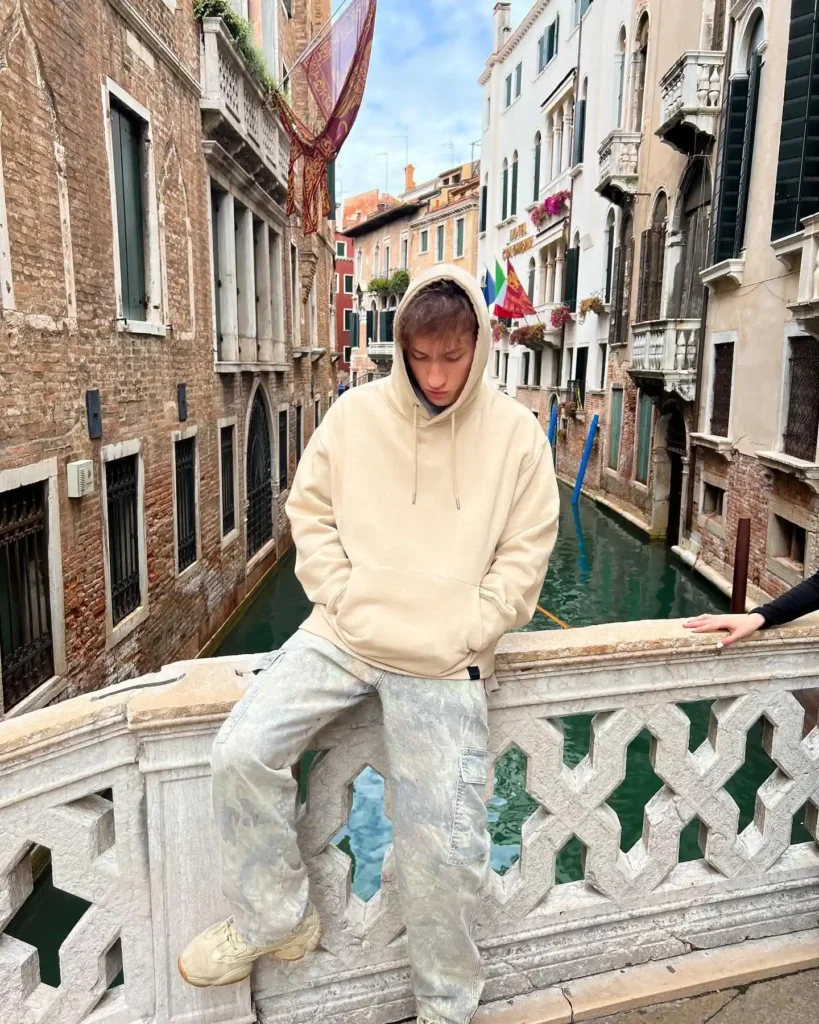 Vlad Munteanu Biography: Brother, Height, Ethnicity, Age, Net Worth, Siblings, Parents, YouTube