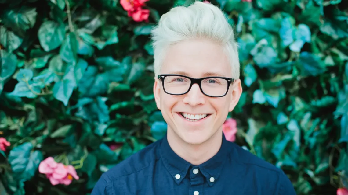 Tyler Oakley Biography: Age, Boyfriend, Net Worth, YouTube, Height, Parents, Books, Activism