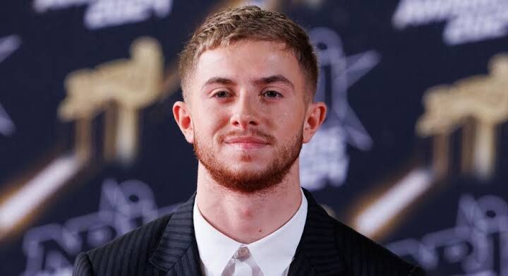 Michou Biography: Height, Ethnicity, Age, Net Worth, Siblings, Parents, Music Videos, Songs