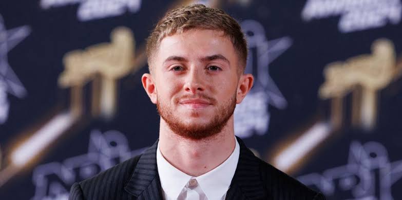 Michou Biography: Height, Ethnicity, Age, Net Worth, Siblings, Parents, Music Videos, Songs