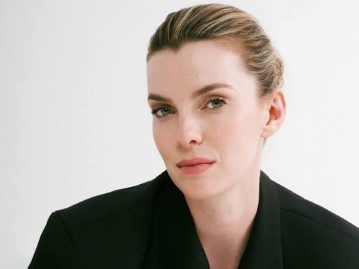 Betty Gilpin Biography: Husband, Age, Children, Net Worth, Height, Parents, Movies & TV Shows
