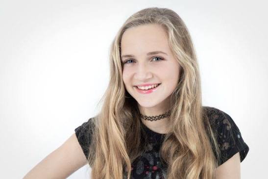 Adéla Zouharová Biography: Age, Boyfriend, Net Worth, Height, YouTube, Songs, Parents