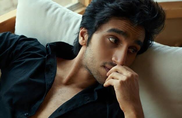 Hamza Sohail Biography: Age, Father, Height, Net Worth, Dramas, Awards, Social Media