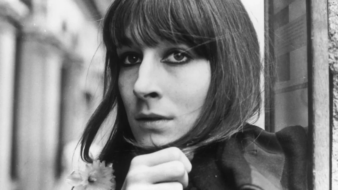 Anjelica Huston Biography: Age, Height, Net Worth, Movies, Awards, Husband, Books
