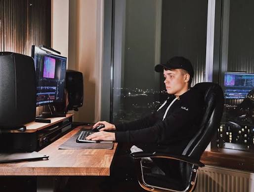 Roni Löfman Biography: Girlfriend, Age, YouTube, Net Worth, Height, Parents, Career, Business