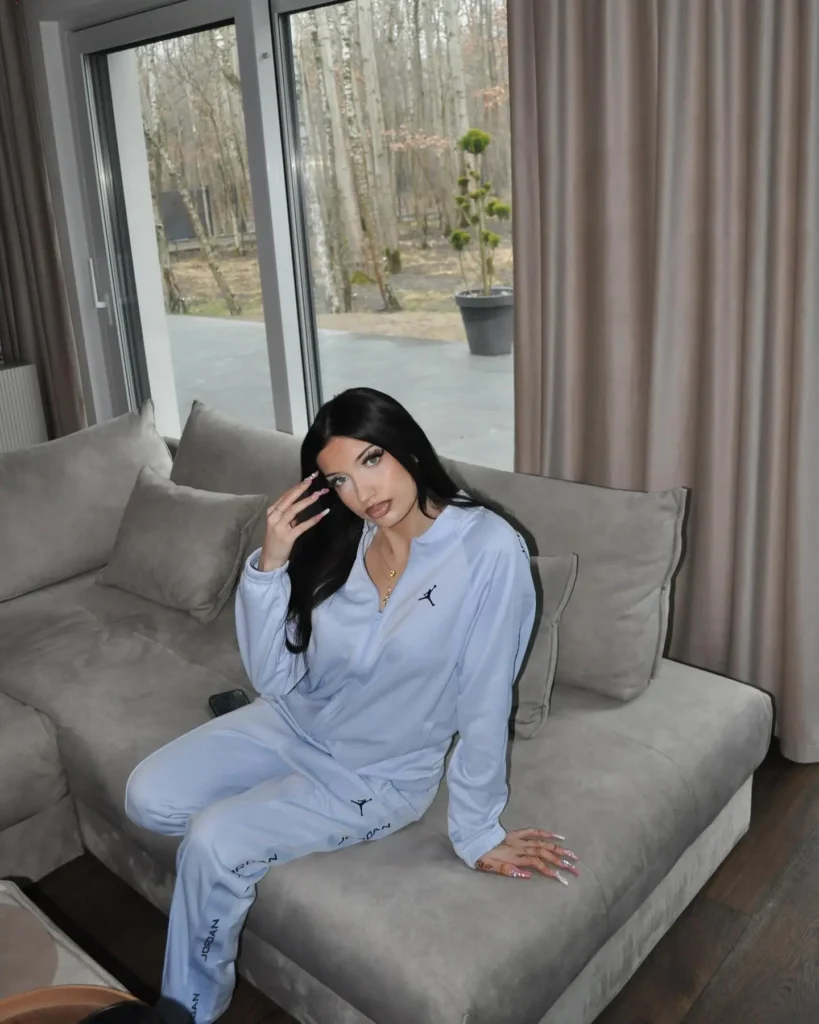 Viki Gabor Biography: Age, Music, Net Worth, Height, Awards, Boyfriend, Parents, Siblings
