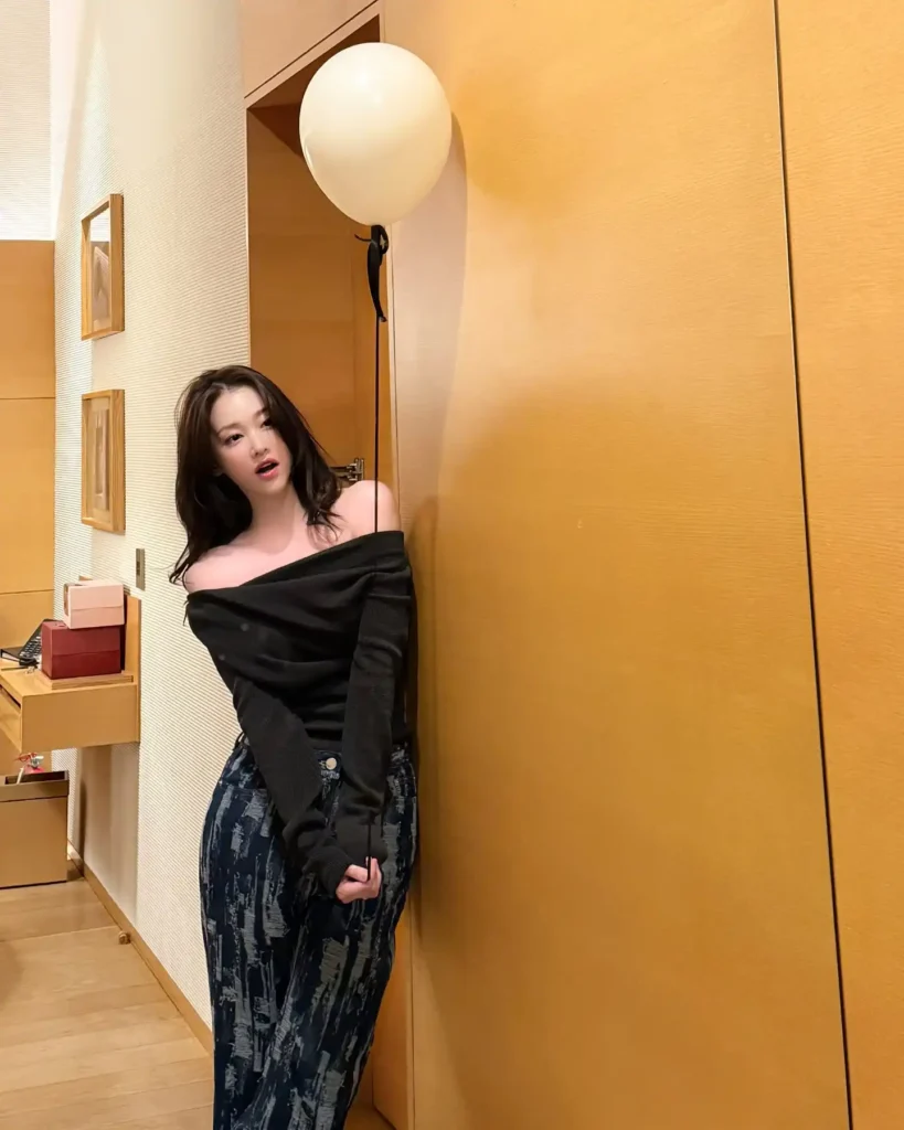 Jeon Jong-seo Biography: TV Series, Films, Height, Ethnicity, Age, Net Worth, Siblings, Parents, Awards