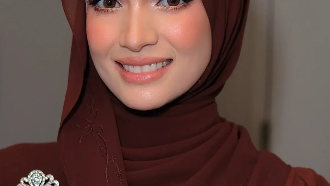Amyra Rosli Biography: Husband, Kids, Height, Ethnicity, Age, Net Worth, Siblings, Parents, Movies Amyra Rosli Biography: Husband, Kids, Height, Ethnicity, Age, Net Worth, Siblings, Parents, Movies
