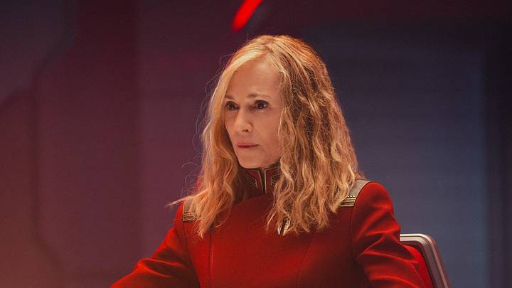 Holly Hunter Biography: Age, Husband, Net Worth, Movies & TV Shows, Height, Parents, Career