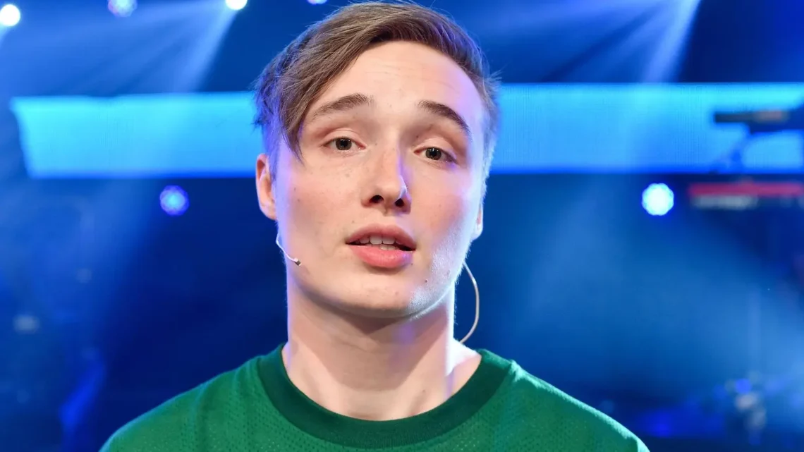 Isac Elliot Biography: Songs, Age, Net Worth, Spouse, Parents, Siblings, Wikipedia, Height Isac Elliot Biography: Songs, Age, Net Worth, Spouse, Parents, Siblings, Wikipedia, Height