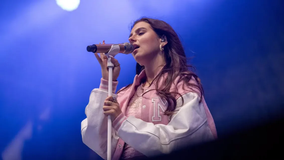 Mirella (Singer) Biography: Age, Net Worth, Height, Wikipedia, Boyfriend, Nationality