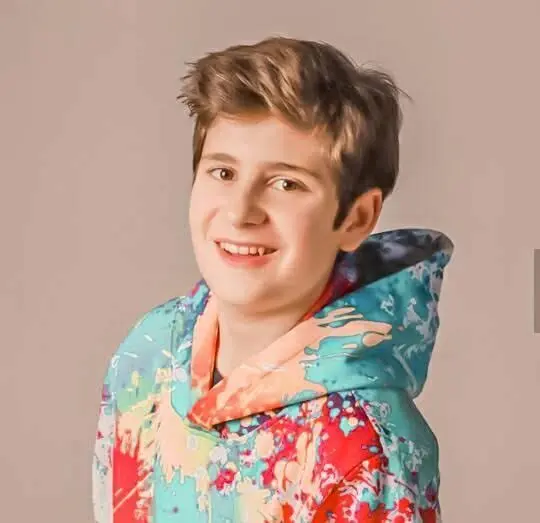 Liam Nicolosi Biography: Age, Girlfriend, Net Worth, Height, Parents, Movies & TV Shows, Sister Liam Nicolosi Biography: Age, Girlfriend, Net Worth, Height, Parents, Movies & TV Shows, Sister