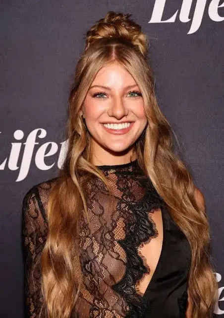 Paige Hyland Biography: Age, Boyfriend, Net Worth, Parents, Height, Dance Moms, Sister Paige Hyland Biography: Age, Boyfriend, Net Worth, Parents, Height, Dance Moms, Sister