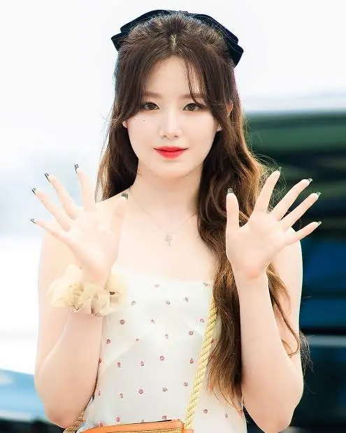 Yeh Shu Hua Biography: Age, Boyfriend, Net Worth, Songs, Albums, Height, Parents, Group Yeh Shu Hua Biography: Age, Boyfriend, Net Worth, Songs, Albums, Height, Parents, Group