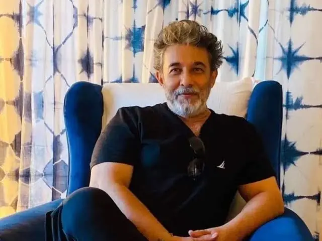 Deepak Tijori Biography: Wife, Age, Daughter, Net Worth, Height, Parents, Movies & TV Shows, Career Deepak Tijori Biography: Wife, Age, Daughter, Net Worth, Height, Parents, Movies & TV Shows, Career