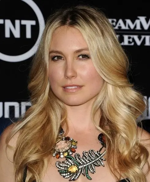 Sarah Carter Biography: Husband, Age, Children, Movies, TV Shows, Songs, Net Worth Sarah Carter Biography: Husband, Age, Children, Movies, TV Shows, Songs, Net Worth